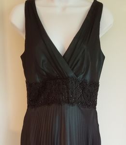 SLEEVELESS SILK DRESS WITH BEADED DESIGN